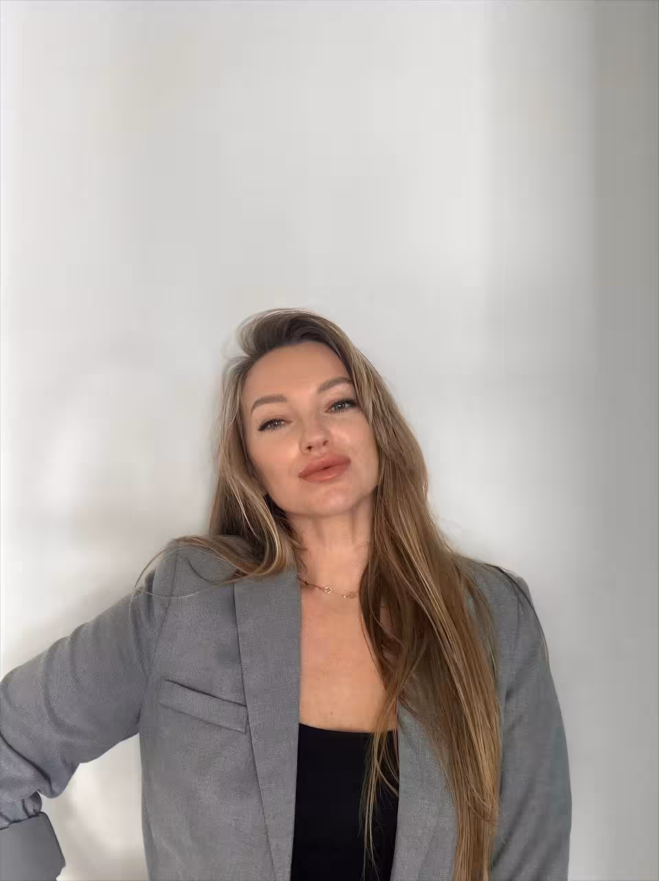 Alina 39 yo from Athens Greece I dream of being your princess