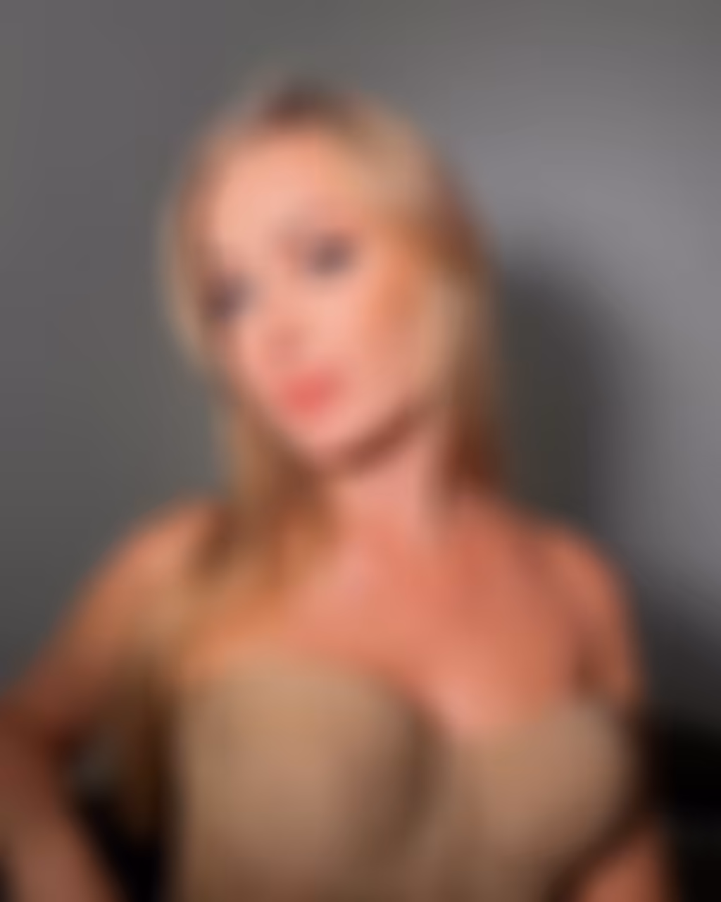 Polina 33 yo from Dnipro Ukraine I'm here to be your queen forever