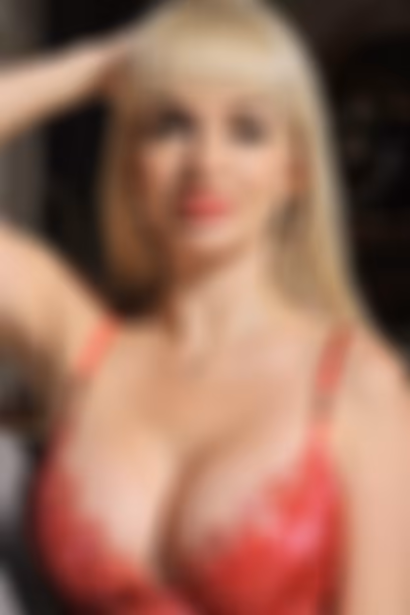 Olena 47 yo from Zaporozhia Ukraine Let me be your one and only love