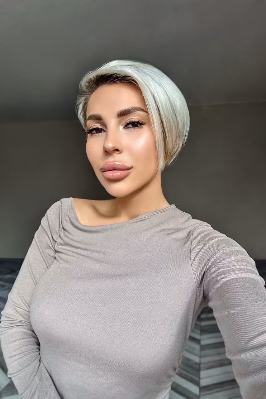 Alenka 30 yo from Kyiv  Ukraine Let me be your queen