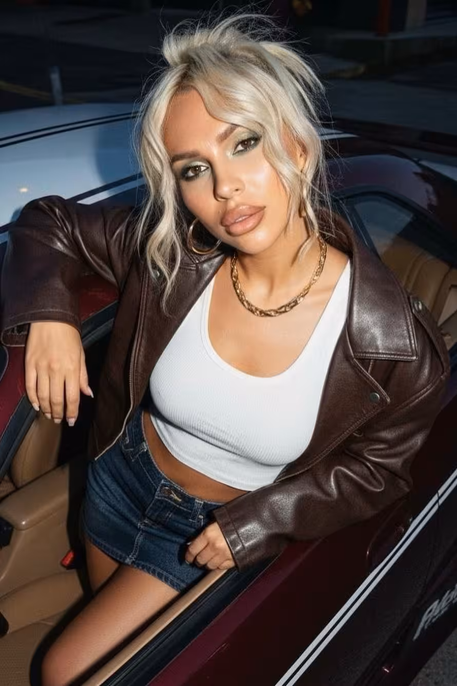 Alenka 30 yo from Kyiv  Ukraine Let me be your queen