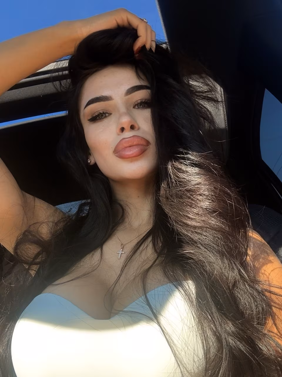 Daniela 24 Bucharest Romania I want to be your darling forever