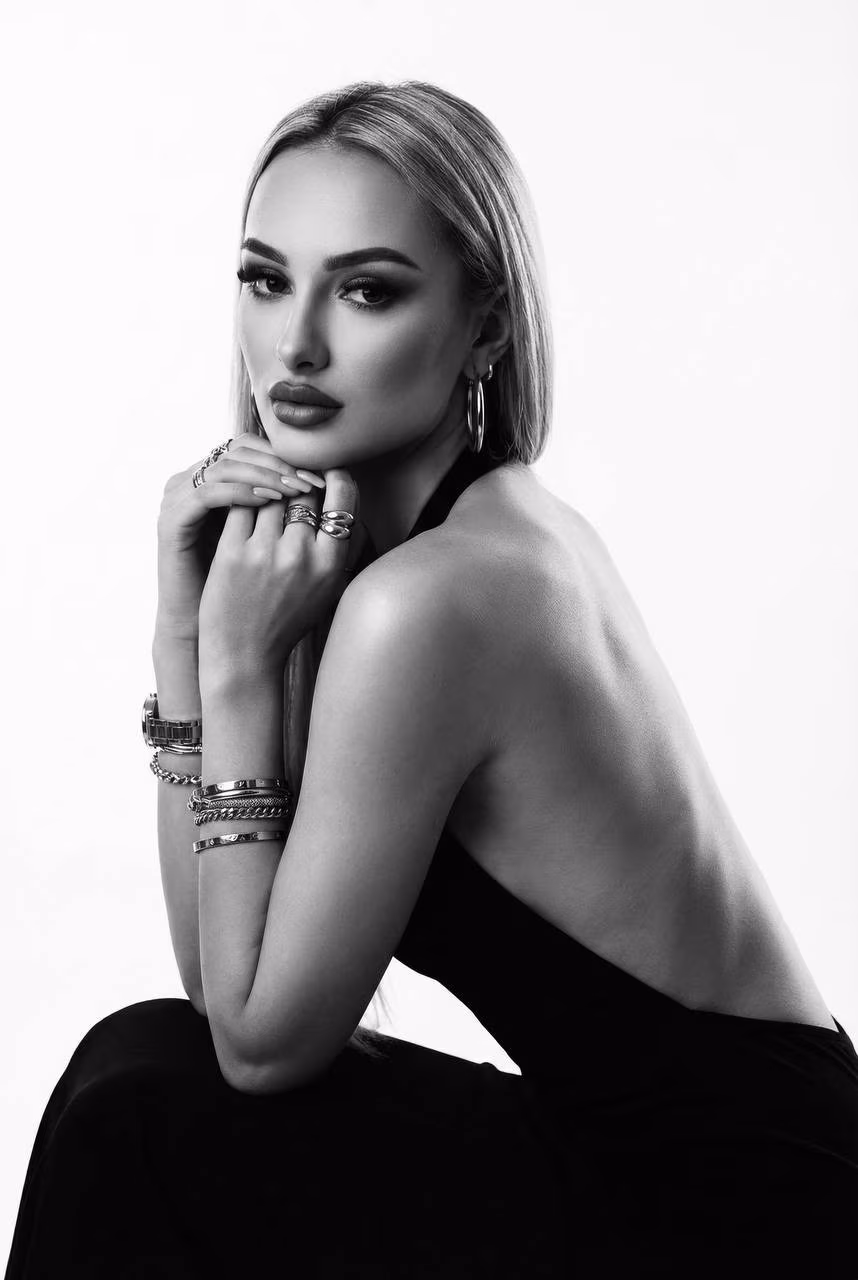 Anna 24 Ivano-Frankivsk Ukraine I want to be your queen bride