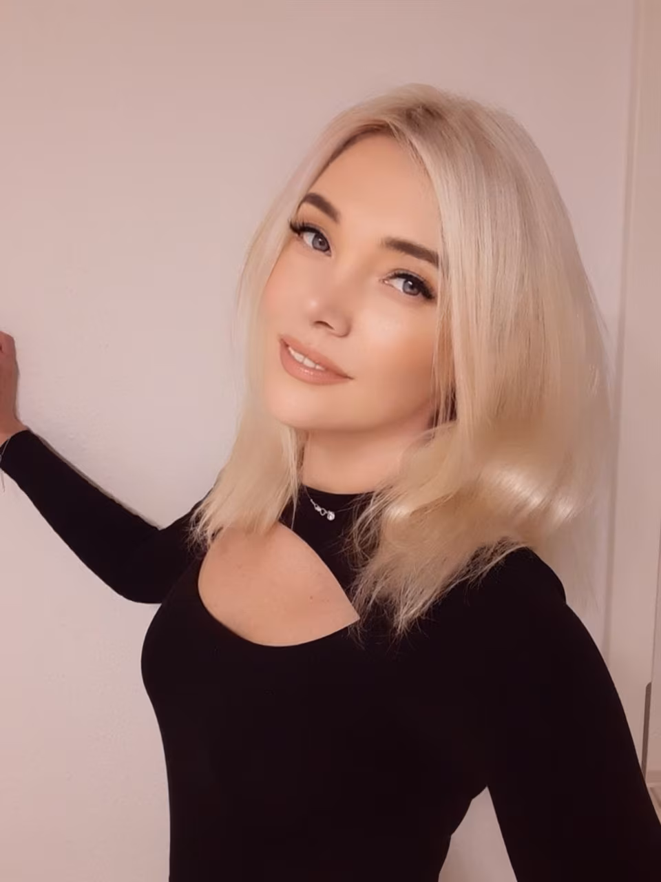 Yuliia 47 Berlin Germany I want to be your other half princess