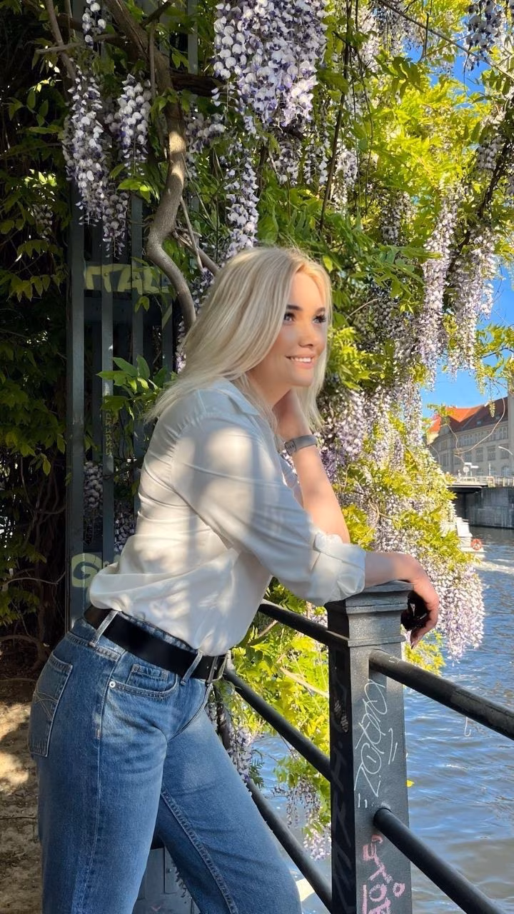 Yuliia 47 Berlin Germany I want to be your other half princess