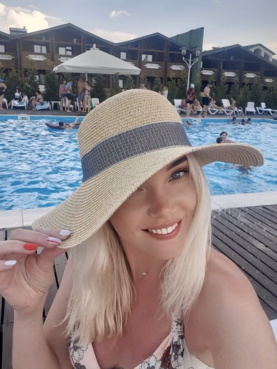 Yuliia 47 Berlin Germany I want to be your other half princess