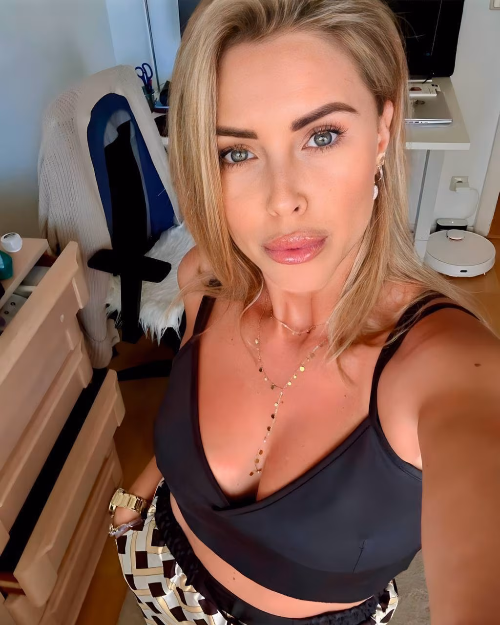 Anna 41 Hamburg Germany Let me be your one and only lady